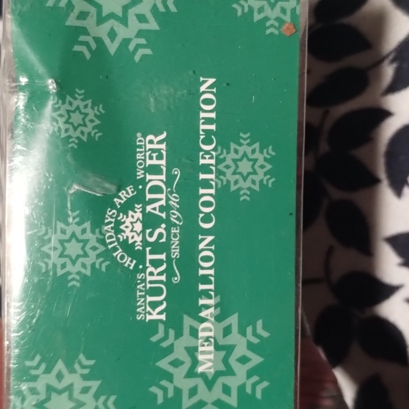 Kurt S. Adler Medallion Collection Santa Ornament - Picture 3 of 5